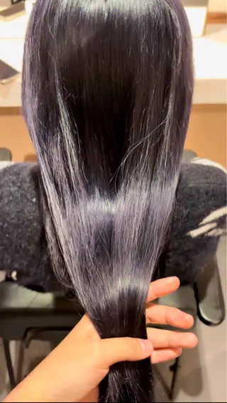 カラー i.+OSAKA所属・【大阪】縮毛矯正×ハ イトーン✨のヘアスタイル