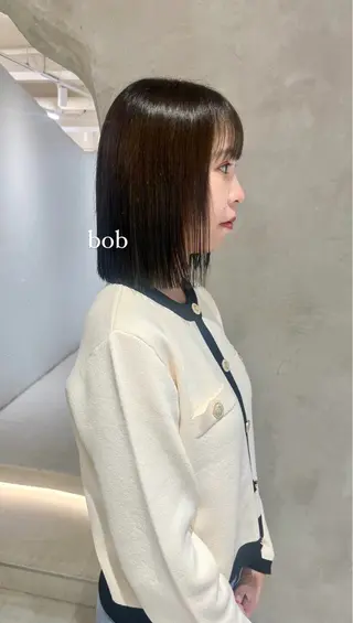 ミディアム カラー effect横浜所属・切りっぱなしボブ/ 艶カラー/綾莉のヘアスタイル