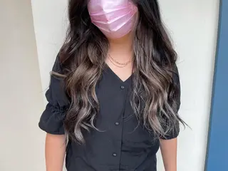 ロング ブリーチ毛矯正.髪質 改善.髪にドラマをのヘアスタイル