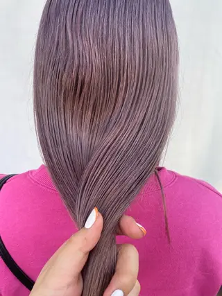 ロング W所属・小林 朋花のヘアスタイル