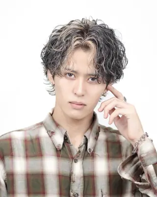 メンズ 🔥パーマで大人な色 気🔥BLUCK札幌のヘアスタイル