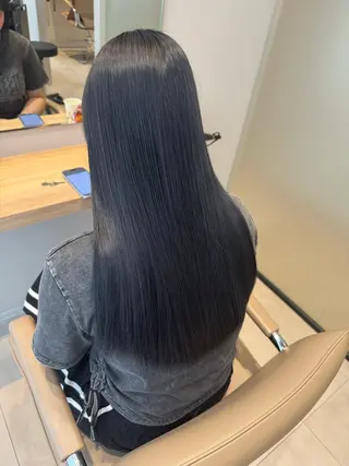 ロング カラー Eleanor spa&treatment 札幌店内にあるシェアサロン【WHITE】所属・シルクハイトーン / 髪質改善🦋MIKUのヘアスタイル
