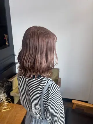 カラー 下山 萌華のヘアスタイル