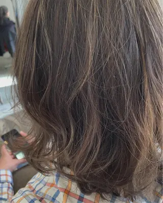 ミディアム カラー fio マナミのヘアスタイル