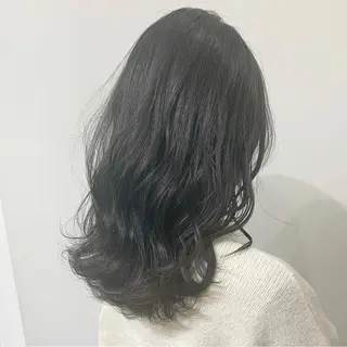 セミロング カラー いけだ　ひかり ハイライトくびれヘアのヘアスタイル