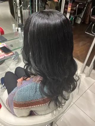 ロング カラー 鈴木 芽依のヘアスタイル