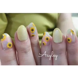 ミディアム カラー ネイル Aayley(アイリー)Salon所属・Aayley アイリ―サロンのネイルデザイン