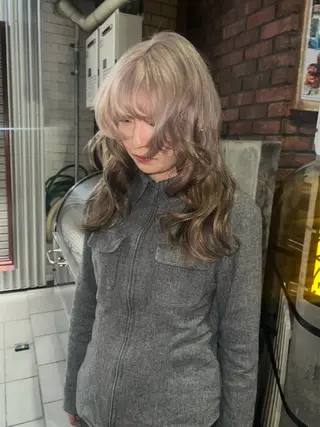 セミロング 室屋 鈴音のヘアスタイル