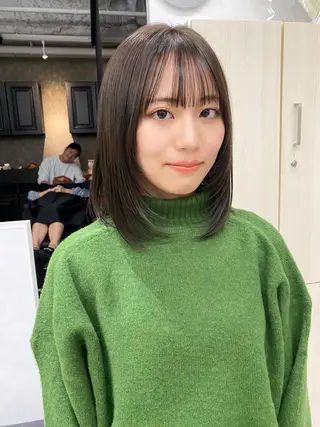 ミディアム 顔まわりカラー特化 赤津百合絵のヘアスタイル