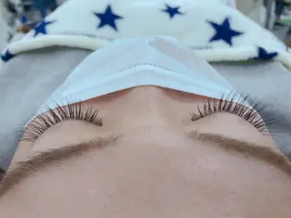 マツエク・マツパ 🤎ベージュカラー 🐶メンズパーマのヘアスタイル