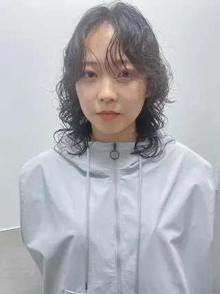 ミディアム パーマ THE DAY所属・AKI HASHIMOTOのヘアスタイル