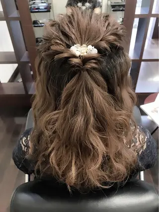 セミロング ヘアアレンジ 沢田 瞳のヘアスタイル