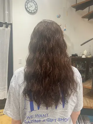 ロング パーマ atelier doux dimanche（アトリエ・ドゥー・ディマンシュ）所属・Fukamiレイヤー 透明感カラーのヘアスタイル