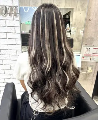 ロング 🍑🧋ハイトーン 暖色カラーlucaのヘアスタイル