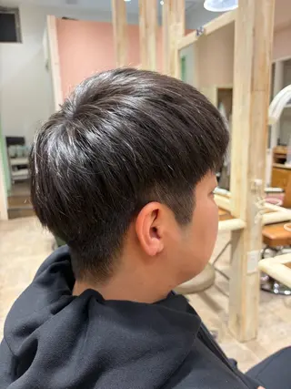 ショート 辻　メンズカット ハイライトカラーのヘアスタイル