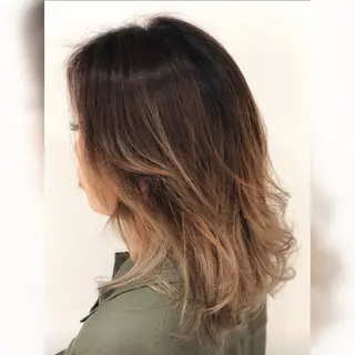 ミディアム やない さとみのヘアスタイル