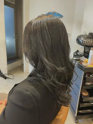 セミロング カラー うしだ かおるのヘアスタイル