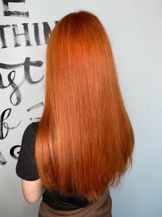 ロング カラー 小笠原 菜緒のヘアスタイル