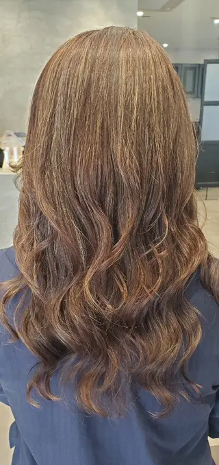 パーマ カラー ロング 儀間 真琴のヘアスタイル