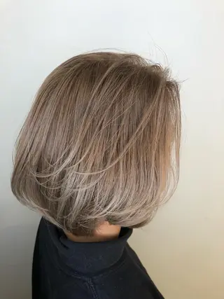 ミディアム カラー ウルフカット／吉村 桃子のヘアスタイル