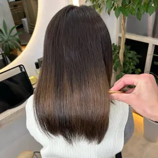 ミディアム Hui.所属・縮毛矯正・髪質改善 特化 出納 直起のヘアスタイル