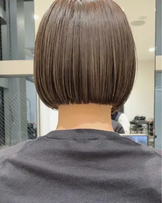 ショート カラー Loom.所属・村上雅人 ナチュラルモードのヘアスタイル