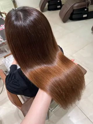 カラー momo🍑/顔周り カット指名No.1のヘアスタイル