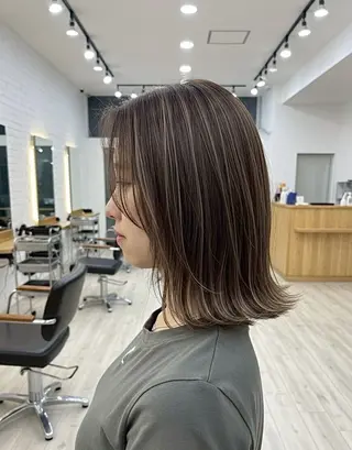 ミディアム カラー サカモト アリサのヘアスタイル