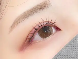 パーマ Fiara 研修所💐のマツエク・マツパデザイン