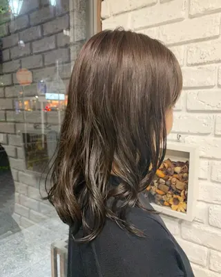 セミロング カラー イワタ マハ/ minim hairのヘアスタイル