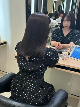 セミロング カラー ひなの🫧ベージュ系 艶カラーのヘアスタイル