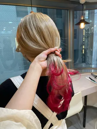 ロング アールバイニーナ所属・R by NINA アールバイニーナのヘアスタイル