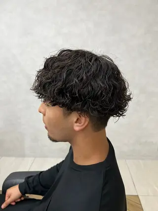 ミディアム パーマ メンズ 🪐メンズ特化 ヤマクラ　タイキのヘアスタイル