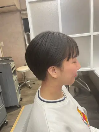 ショート 手塚 由佳のヘアスタイル