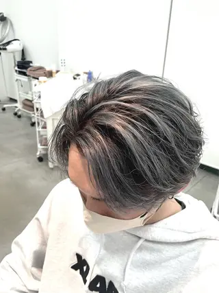 カラー メンズ 尾崎 弘和のヘアスタイル