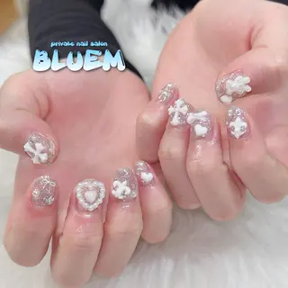 ネイル BLUEM なな🐶のネイルデザイン