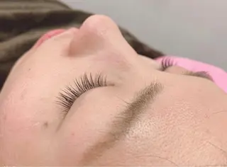 マツエク・マツパ 中野 里咲のヘアスタイル