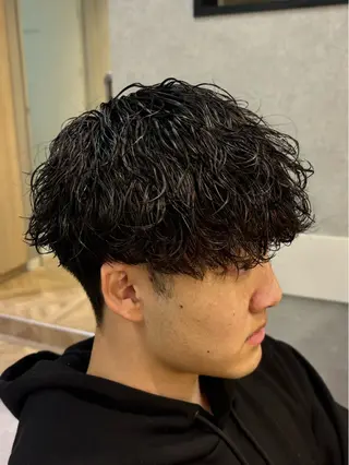 パーマ メンズ メンズパーマ、スパ イキー、上野星也のヘアスタイル