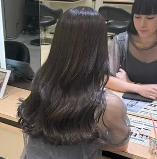 ロング カラー ひなの🫧ベージュ系 艶カラーのヘアスタイル