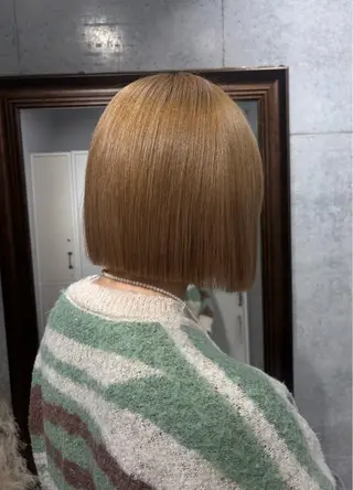 ショート りお/艶カラ ー/レイヤーカットのヘアスタイル