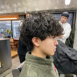 ショート カラー パーマ ヘアアレンジ メンズ メンズパーマ特化サロンLond LOGAN所属・SEIYA メンズパーマ職人のヘアスタイル