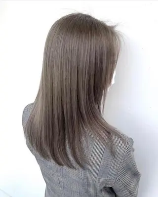 セミロング カラー ハイトーンカラー 🦋yuri🦋のヘアスタイル