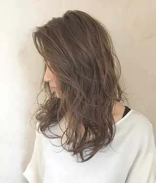 セミロング カラー she2.shinjuku所属・takumi Hのヘアスタイル