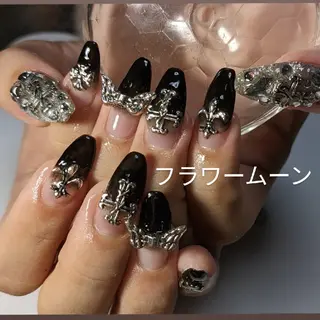 ネイル フラワー ムーンのネイルデザイン