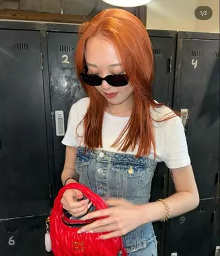 ミディアム 透明感/グレージュ/ レイヤー/ 青空のヘアスタイル