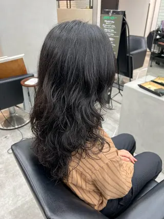 ロング パーマ 畑中 咲穂のヘアスタイル