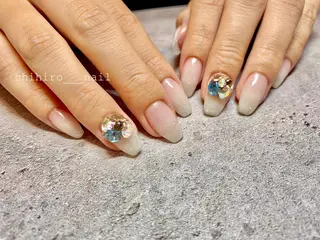 ミディアム カラー ネイル beauty salon ma'am所属・chihiro 小路ネイルのネイルデザイン