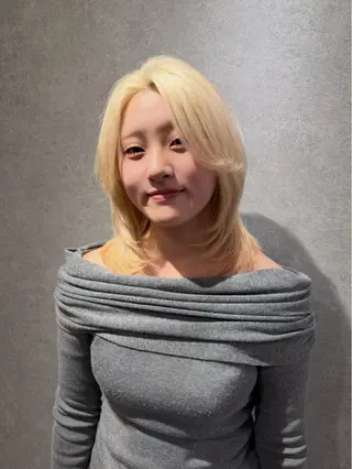 ミディアム カラー ハイトーン/ウルフ/ レイヤー/Asukaのヘアスタイル