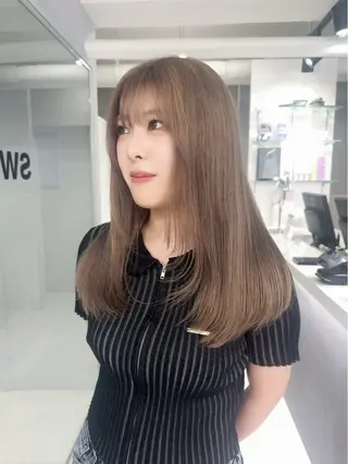 セミロング Mana/ハイトー ン/レイヤー/ウルフのヘアスタイル