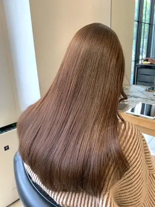 ロング 淡いハイトーンカラー レイヤーカットゆうかのヘアスタイル